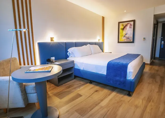 Wyndham Guayaquil, Puerto Santa Ana